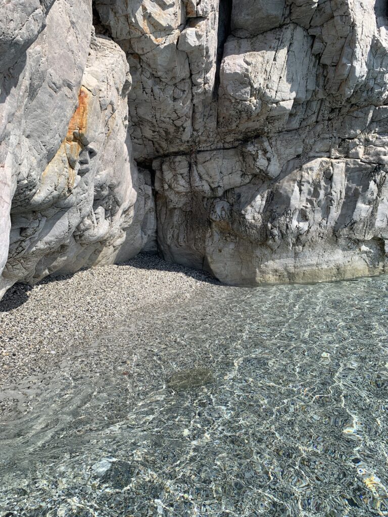 4 18 768x1024